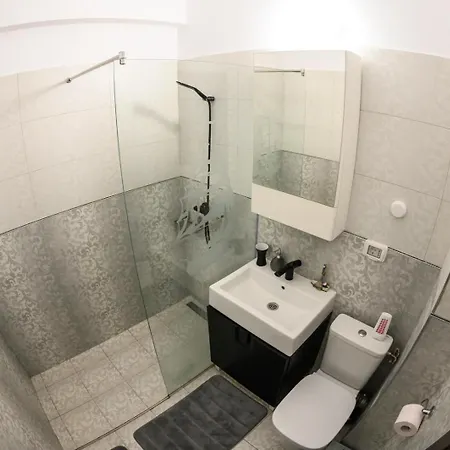 The Captain's * Năvodari